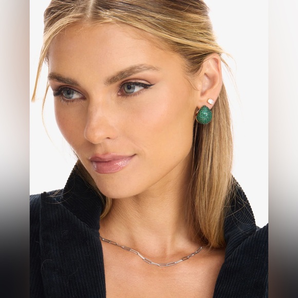 Norah Pavé Earrings
Gold|Emerald
Original price$95.00 - Picture 2 of 5